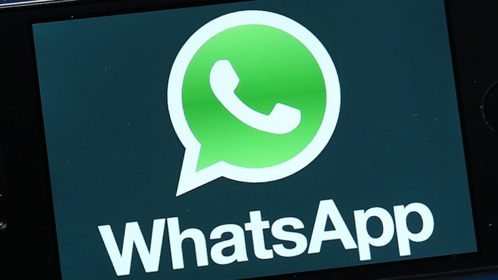 How to use WhatsApp group messaging?